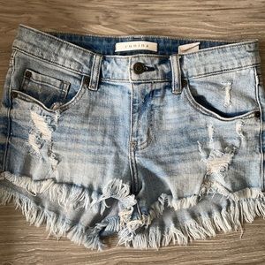 Eunina Cur-off Distressed Jean Shorts Size S